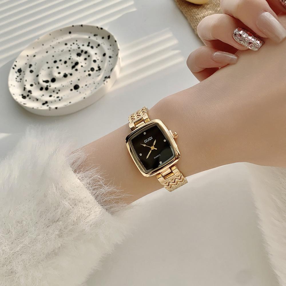 Montre Carrée Simple Petite Femme Rétro Littéraire et Artistique Petite Montre à Quartz Petite Montre Dorée Haut de Gamme