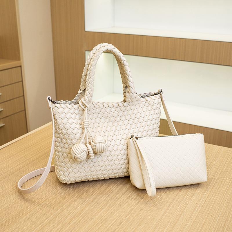 Niche woven vegetable basket, portable tote bag, simple commute, large capacity, child and mother bag, fashionable and versatile messenger bag.