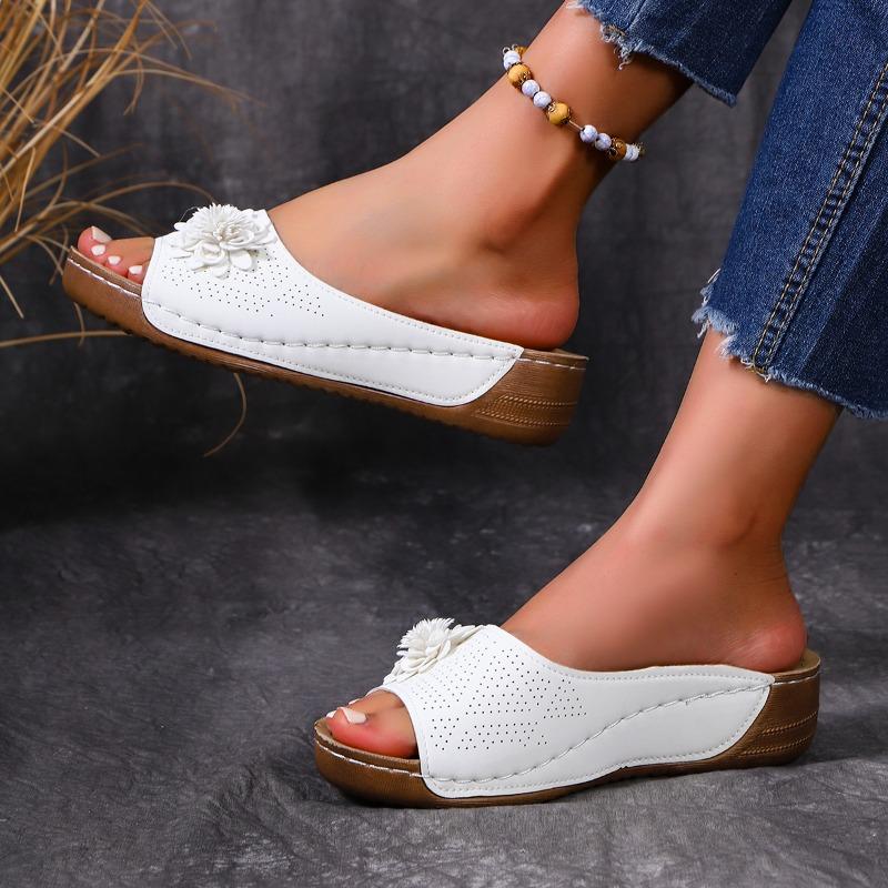 Fashion Summer Women's Shoes 2025 Flower Hollow Wedge Heel Slippers Women's Fashionable Casual Outdoor Beach Sandals Women Mules Slides