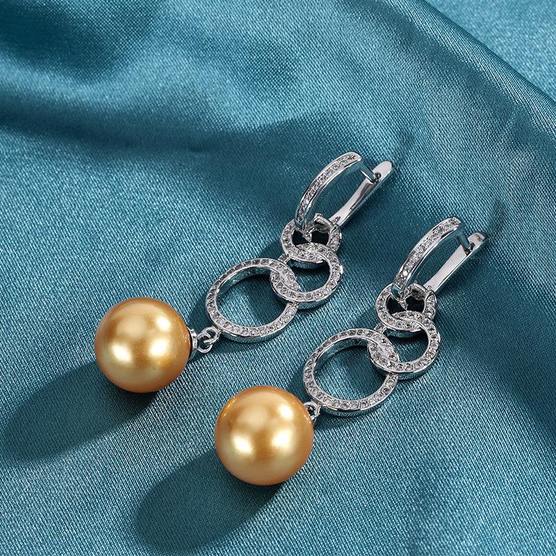 

Подвеска-гвоздик из настоящего медного золота с австралийским жемчугом и жемчугом в виде феи