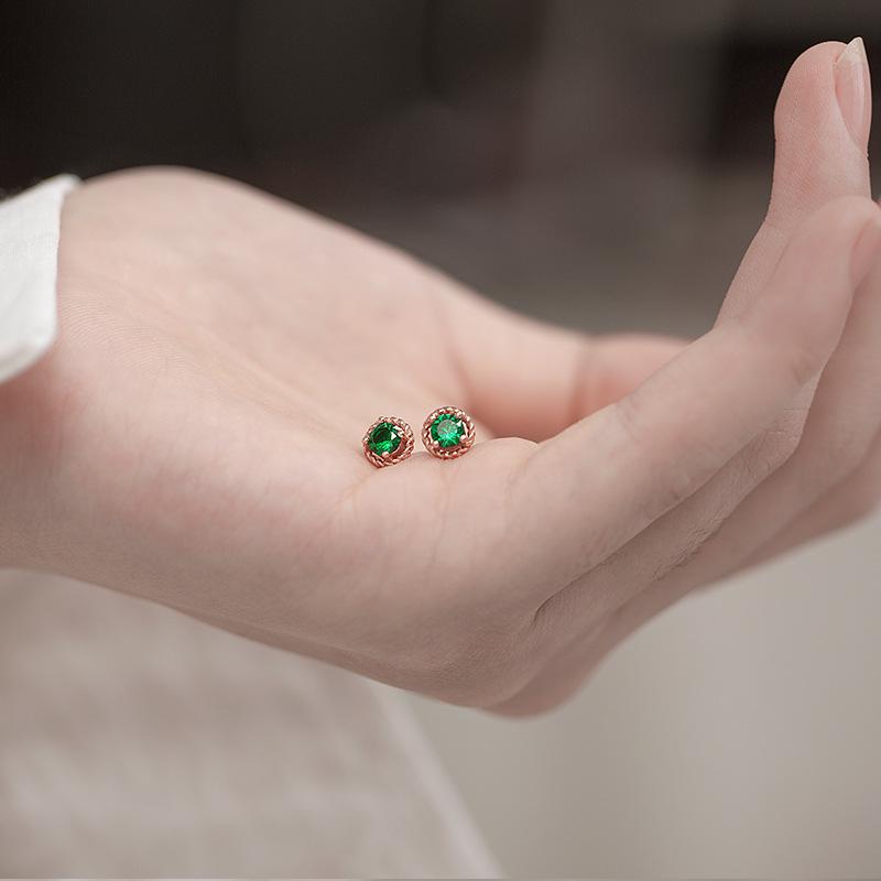 Nowe Proste Modne Kolczyki Sztyfty z Okrągłymi Szmaragdami i Diamentami ze Srebra Próby S925