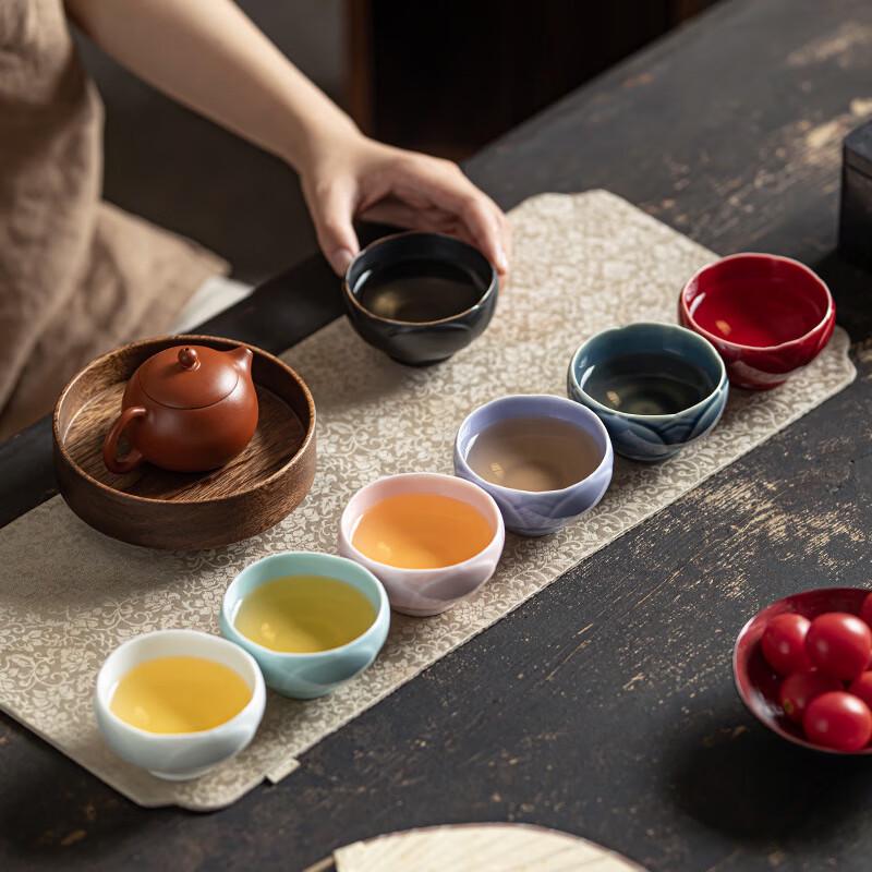 

Elegant Ceramic Lotus Teacup