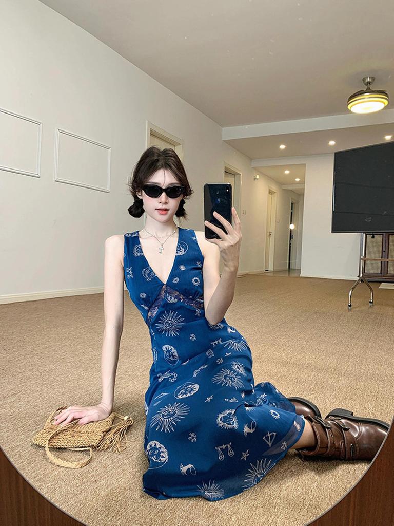 Retro feeling super good-looking V-neck vest dress seaside vacation style waist slim suspender skirt 2026 summer