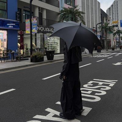 Gotycki Automatyczny Parasol Długoręczny dla Kobiet - Na Deszcz i Słońce, Ochrona Przeciwsłoneczna z Czarną Powłoką, Subkulturowy Design