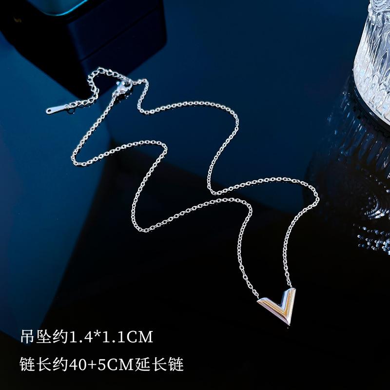 Small V Temperament Furnace Real Gold Necklace Women'S Lucky Collarbone Chain With Jewelry