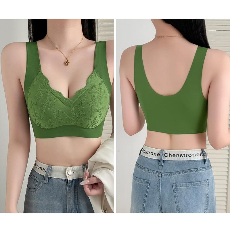Women Wide Shoulder Seamless Wireless Vest Style Gathering Bra With Chest Pad