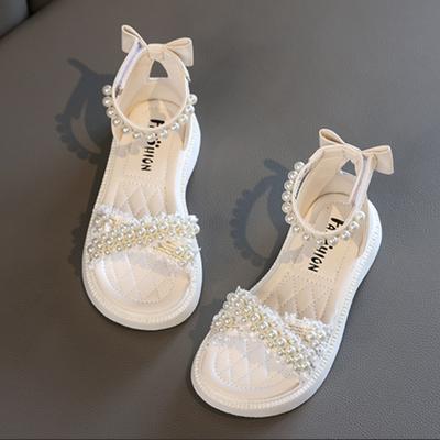 Sandálias infantis de verão para meninas, elegantes, com laço de pérolas, sapatos de praia versáteis, da moda, com bico aberto, para crianças pequenas, sandálias de princesa