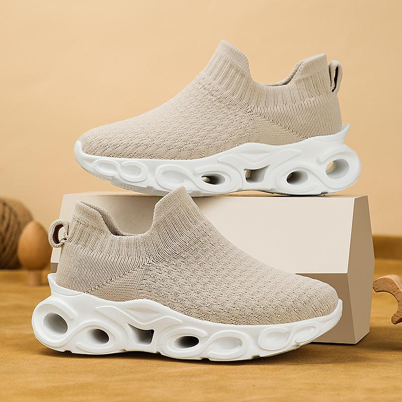 Children's fly-woven sports shoes spring and summer new boys and girls breathable mesh lightweight versatile one-pedal socks shoes