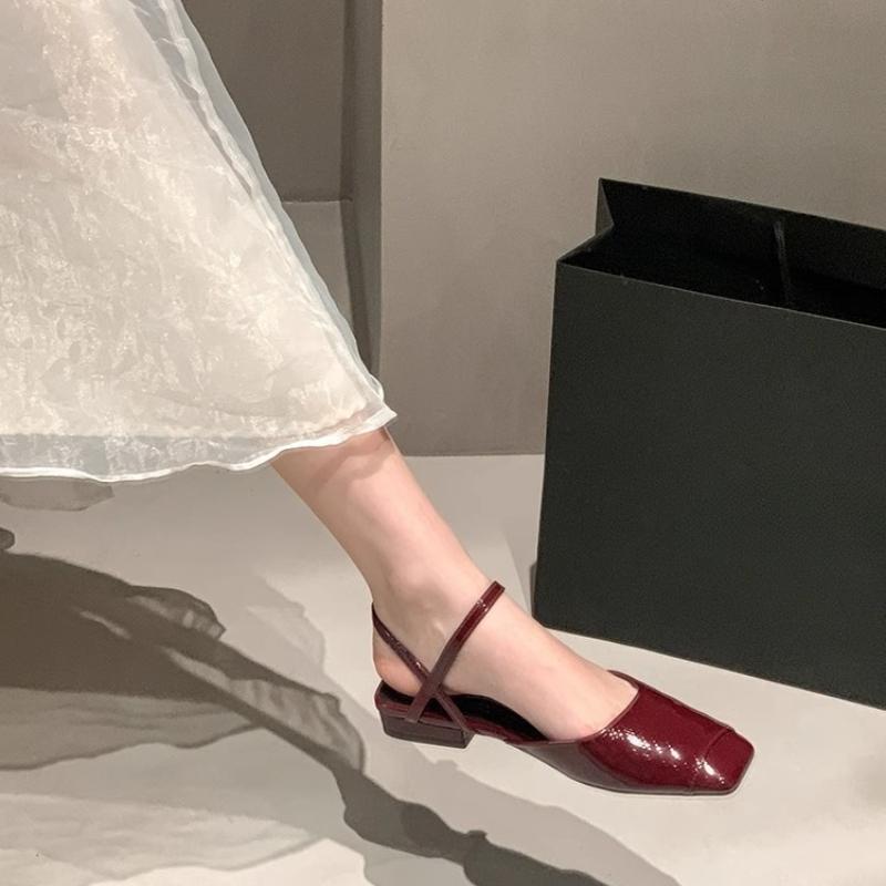 Mode Französischer Stil Eckige Spitze Kombiniert mit Rock und Sandalen für Damen-Outdoor-Bekleidung Neu Sommer Einzelknopf mit Flachssohle für Damen