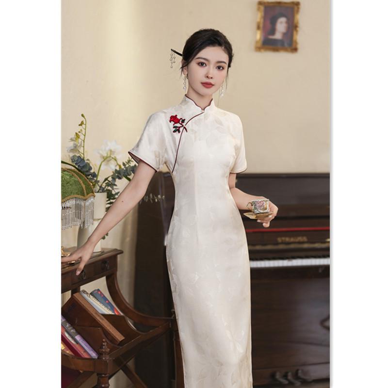 Ai Qi embroidered plain and elegant Chinese long small one-sleeved cheongsam spring new young daily flower buckle cheongsam