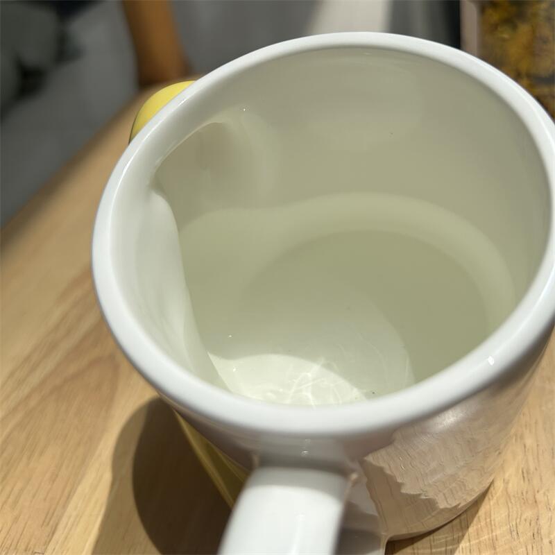 Tazza con pappagallo in rilievo tridimensionale, tazza da caffè in ceramica, tazza per coppia creativa, semplice tazza per acqua domestica con manico