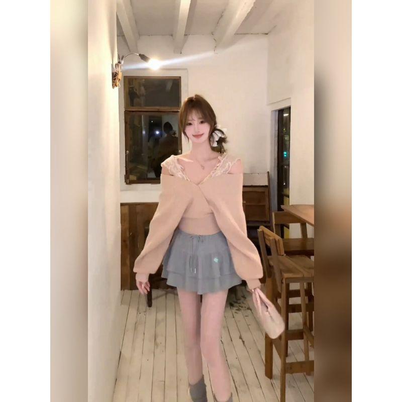 Pink V-Neck Off-Shoulder Long-Sleeve Knit Sweater for Women, Autumn and Winter, Pure Desire Style, Waist-Cinching Short Top, Very Attractive