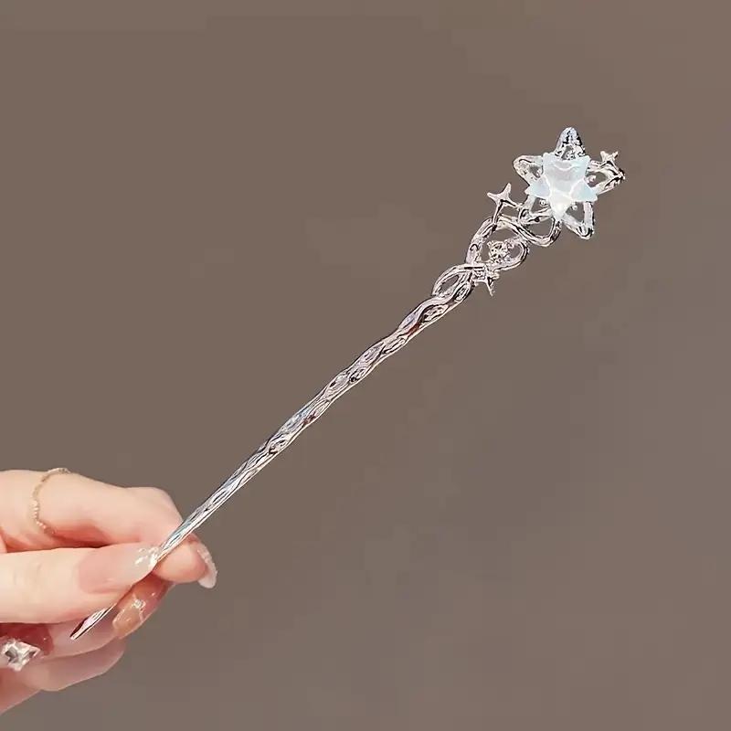 1/2 pièces Bâtonnets à Cheveux Romantiques Pierre de Lune Étoile et Lune Épingle à Cheveux à Pompon Croisé Chinois avec Design Disque Bâtonnets à Cheveux Élégants étoile