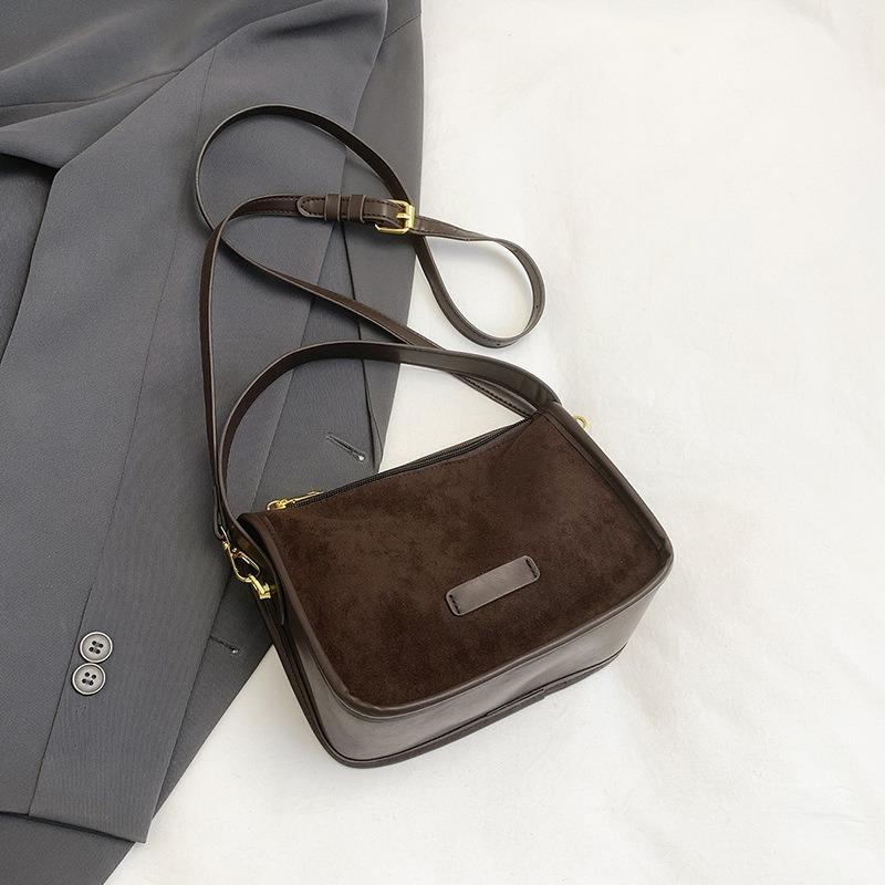 Mattes Wildleder tragbare Umhänge-Messenger-Tasche, Herbst neu große Kapazität Tote Pendler vielseitig Erbse Damenhandtasche