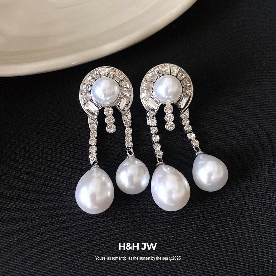Silver needle exaggerated diamond-set geometric round pearl earrings exquisite simple fashion stud earrings niche high-end earrings