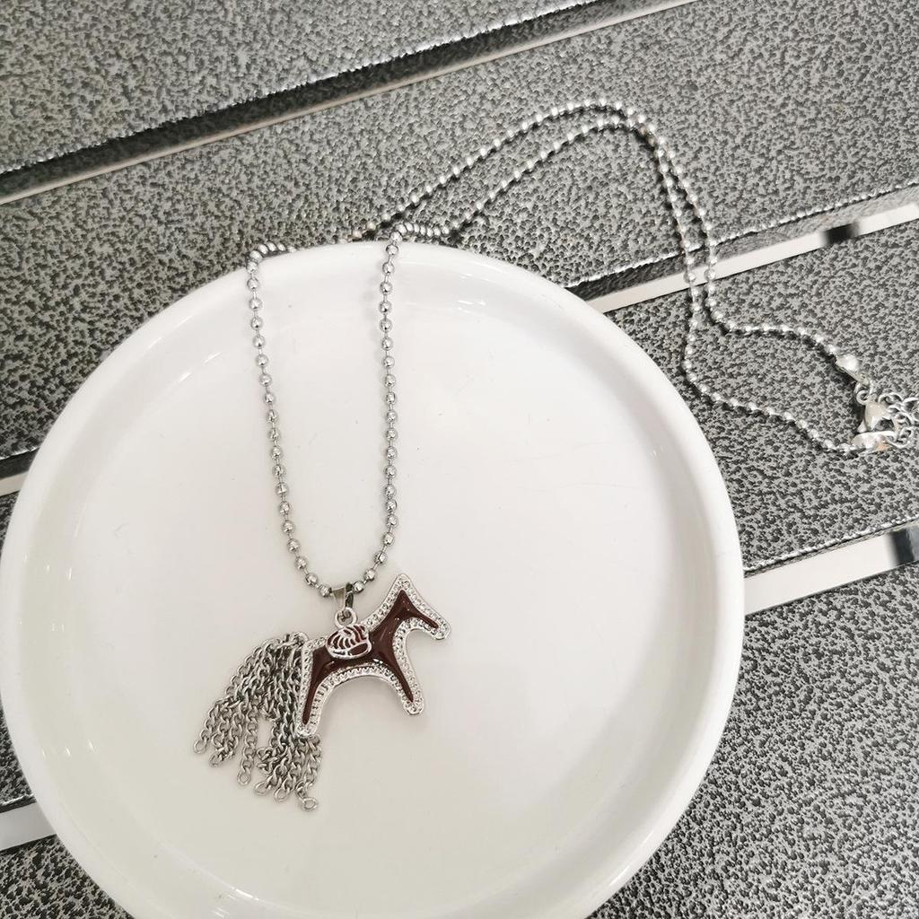 Retro Tassel Pendant Necklace - Trendy Cool Style for Unique Sweater Chain Look