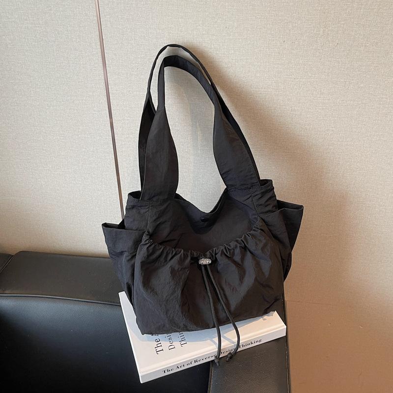 Japanese niche pleated tote bag women's large capacity 2025 summer new fashion simple casual commuter shoulder bag