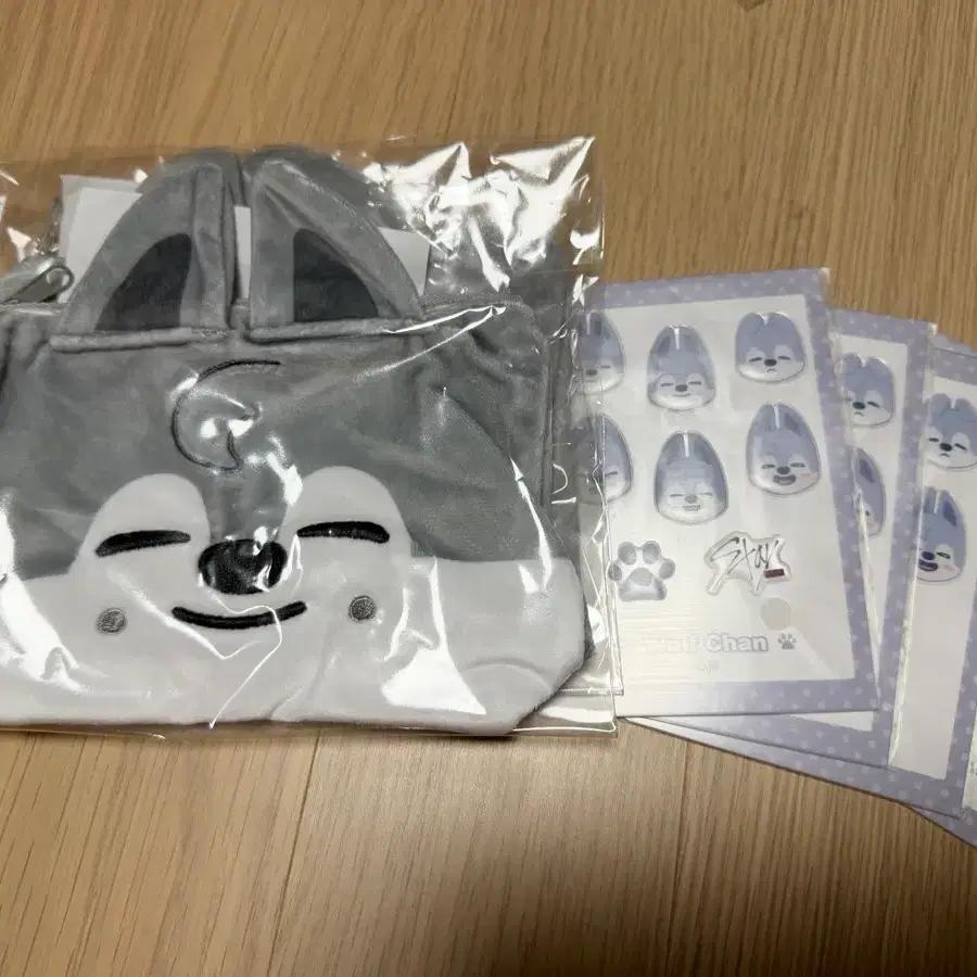 Foxy Niulf Chan Pouch