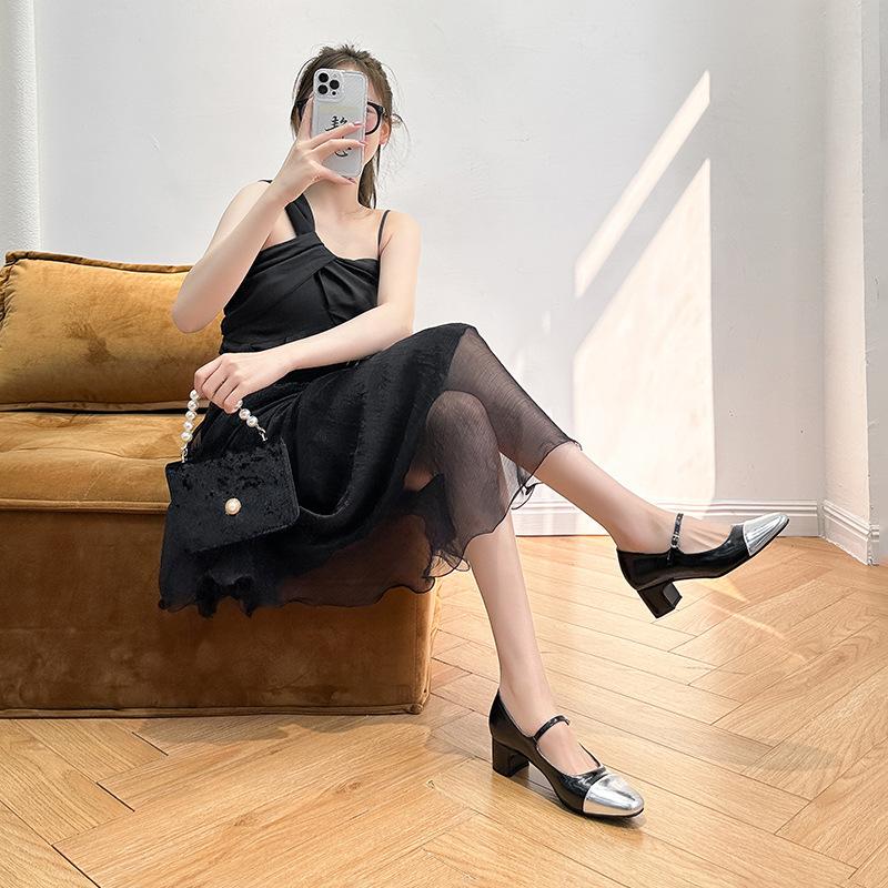 

French Xiaoxiangfeng color matching high heels spring new round head gentle one-word buckle silver Mary Jane single shoes women 39