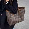 Die Tasche ist eine High-End-, exquisite, Nischen-, großvolumige Tasche, vielseitige große Pendlertasche, mit Textur für Damen, tragbare Tote Bag.