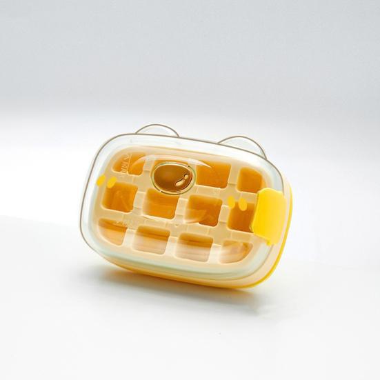 Forma na ledové kostky Láhev na vodu 2 v 1 Roztomilý design medvídka Lis na ledové kostky s nulovým dotykem Podnos na ledové kostky s víkem Přenosná mrazicí láhev na ledový nápoj pro cestování a rodinu