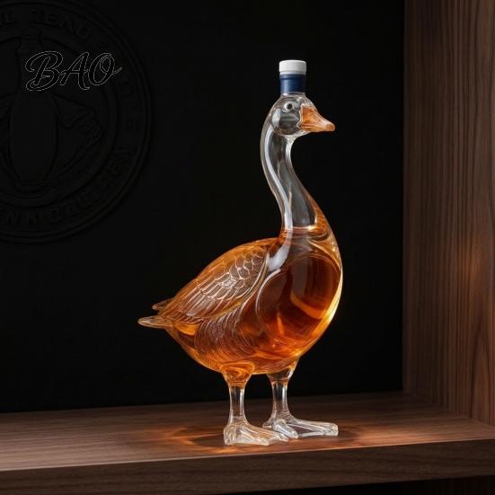 Sculpted Animal Bottle Goose Bird Shape Whiskey Decanter, 3D Glass Liquor Decanter for Bar Display, Art Wine Dispenser Home Gift Unique Design