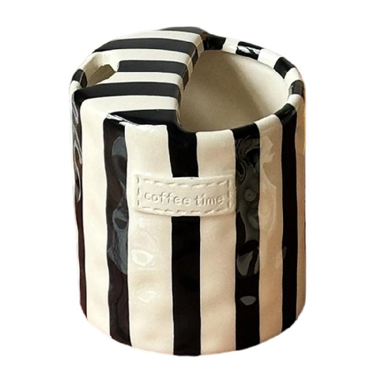 

Ceramic Beverage Mug Heat Resistant Striped Pattern Handheld Cup with Sip Top Lid For Milk Juice Coffee Holiday Gift чорний