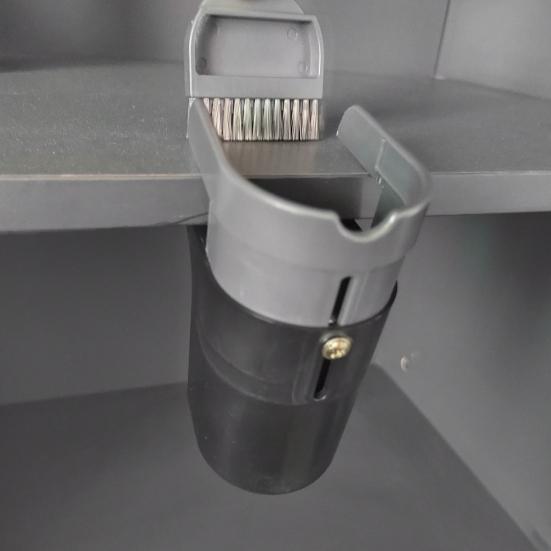 Trash Can 0.5L Mini Hanging Desktop Garbage Can with Broom Brush Compact Design Easy To Install Tiny Trash Bin Countertop Wastebasket