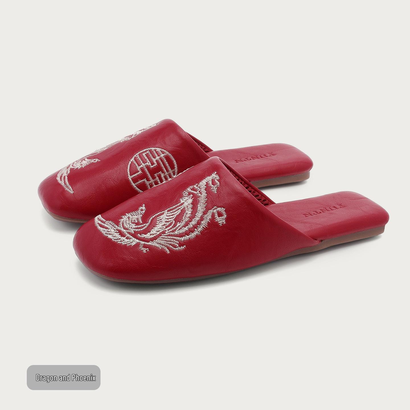 

Свадебные тапочки «Красный Дракон и Феникс»: Высококачественные вышитые нескользящие домашние кожаные тапочки для молодоженов. 40/41 (Fits 39-40)
