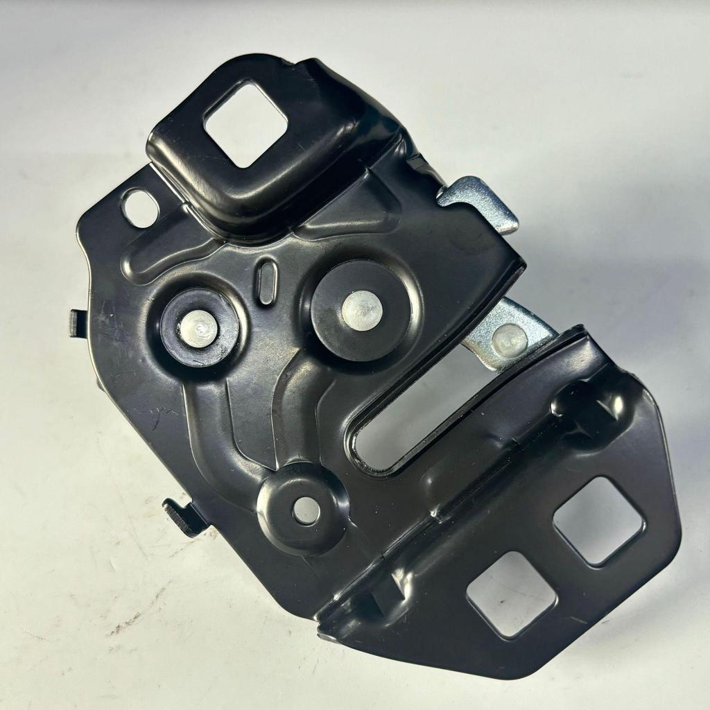 DS7A 16700 AE Right Side Metal Hood Lock (No Sensor) for 2013 Ford Mondeo.