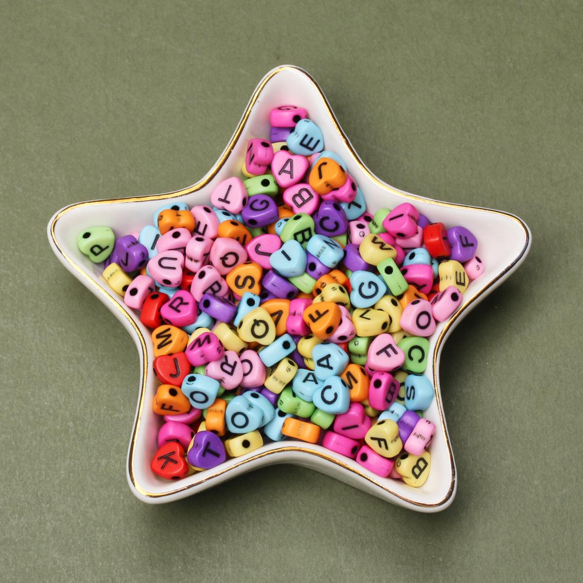 

100 шт. Цветные акриловые бусины в форме сердца с буквами 7 мм для изготовления ювелирных изделий, браслетов, ожерелий, брелоков