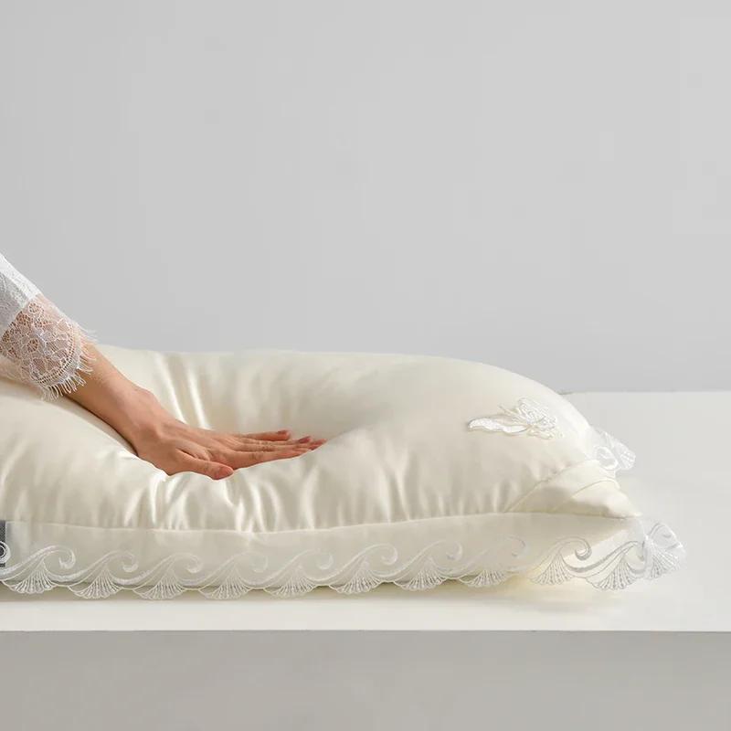 

2025 Французские Ретро Роскошные Кружевные Шелковые Подушки для Декорации 5-звездочный Отель Кровать Подушка для Сна Белая Розовая Шейная Подушка для Тела Ортопедическая Подушка 48x74cm