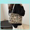 Contemporary Large Capacity Canvas Shoulder Bag With Zipper Closure Ideal For Fashion-forward Women