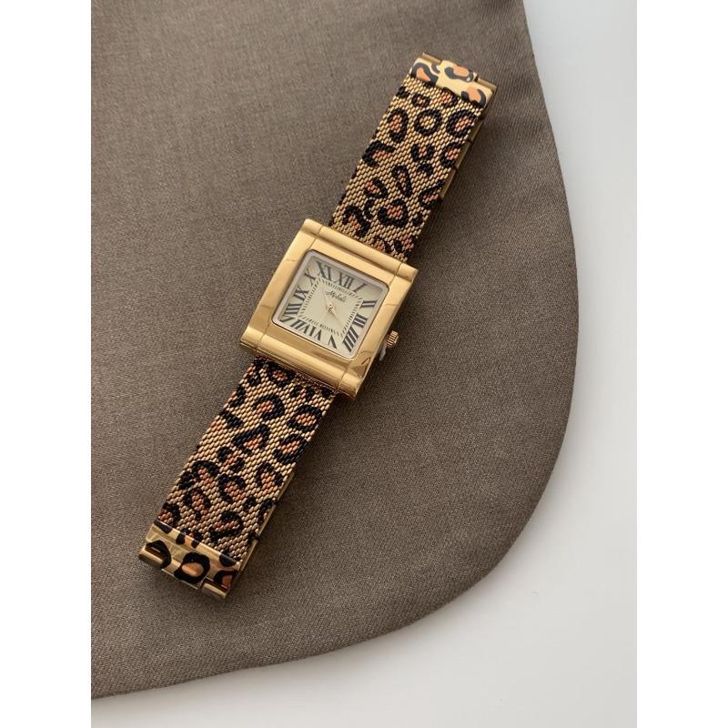 Niche High-end White Women's Watch Leopard Print Expensive Design Tortoiseshell Retro Simple Quartz Watch