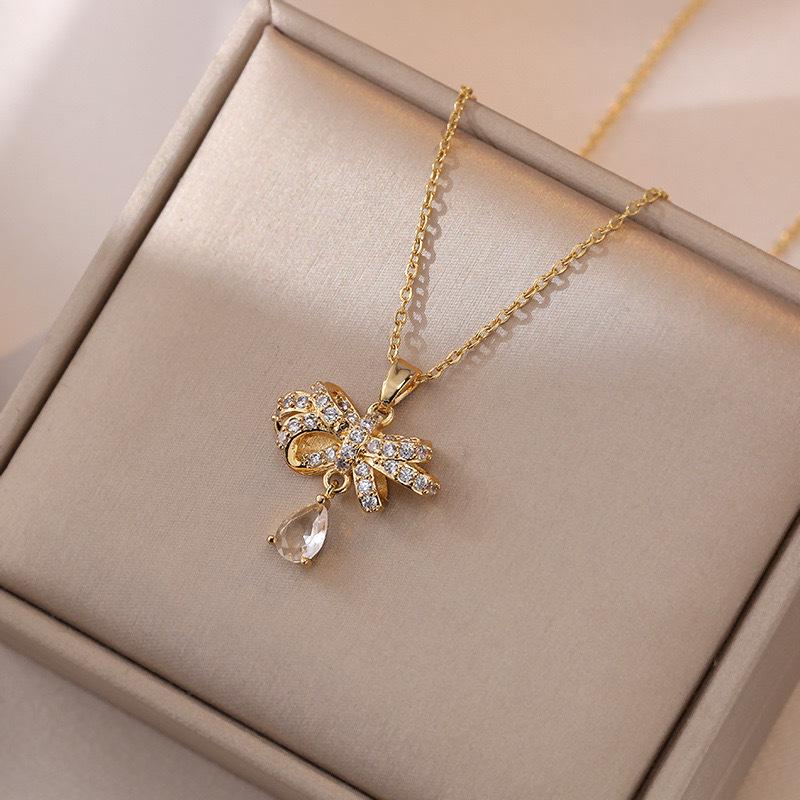 Butterfly Necklace with Color-Retaining Zircon - Fashionable, Versatile Women's Jewelry Accessory.