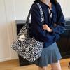 2025 new leopard print large-capacity tote bag women's fashion commuter shoulder bag popular cloth bag messenger bag