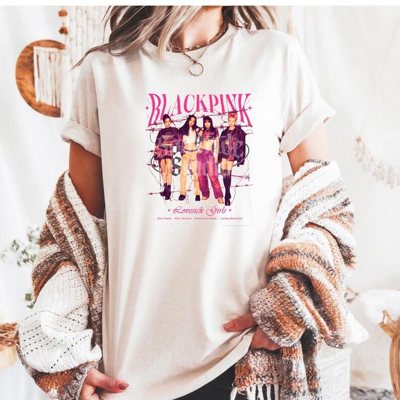 

Blackpink T-shirt Unisex , Kpop Black Pink Tee, Frameless Black Pink Shirt, Gift for Blackpink Lovers, Cute Kpop Unisex T-shirt S чорний