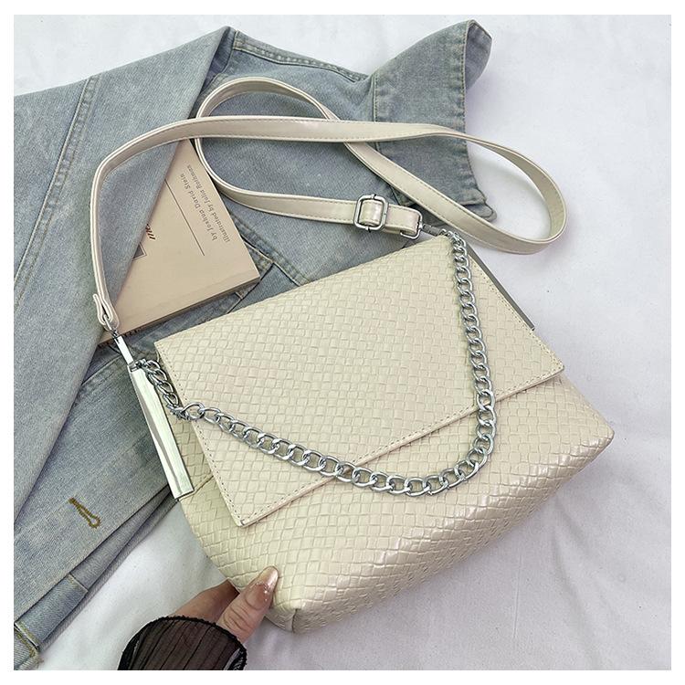 

2025 new high-end fashion chain, underarm bag, large-capacity woven messenger bag, casual commuter shoulder bag tide