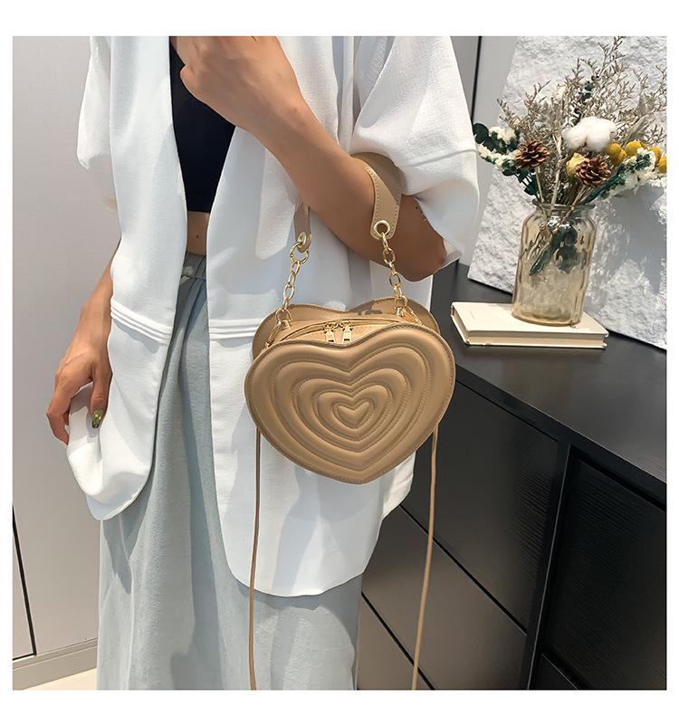 2024 Spring/Summer Women's Heart-Shaped Candy Color Handbag: Sweet & Fashionable Small Bag