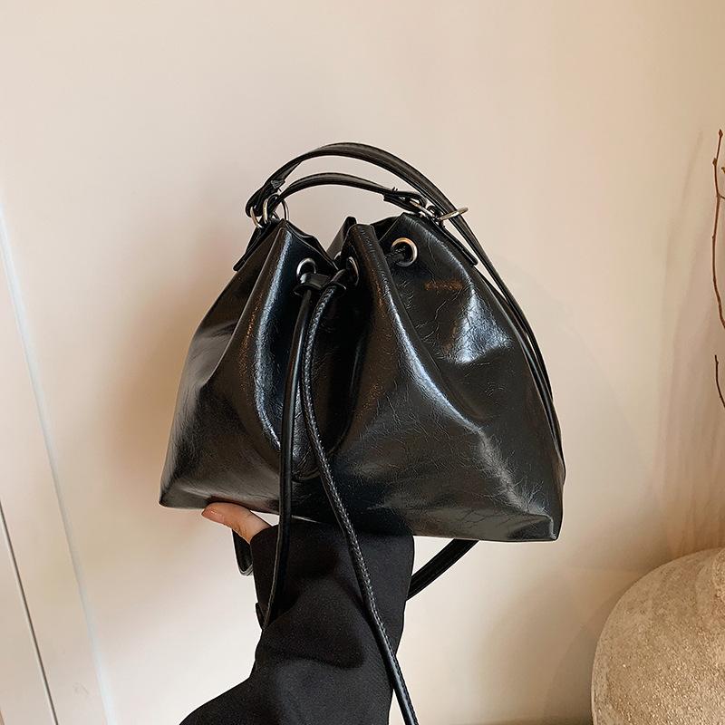 

Сумка-ведро для студента колледжа, женская, 2024, новый красивый персонализированный рюкзак большой вместимости для поездок на работу, летний рюкзак для прогулок чёрный