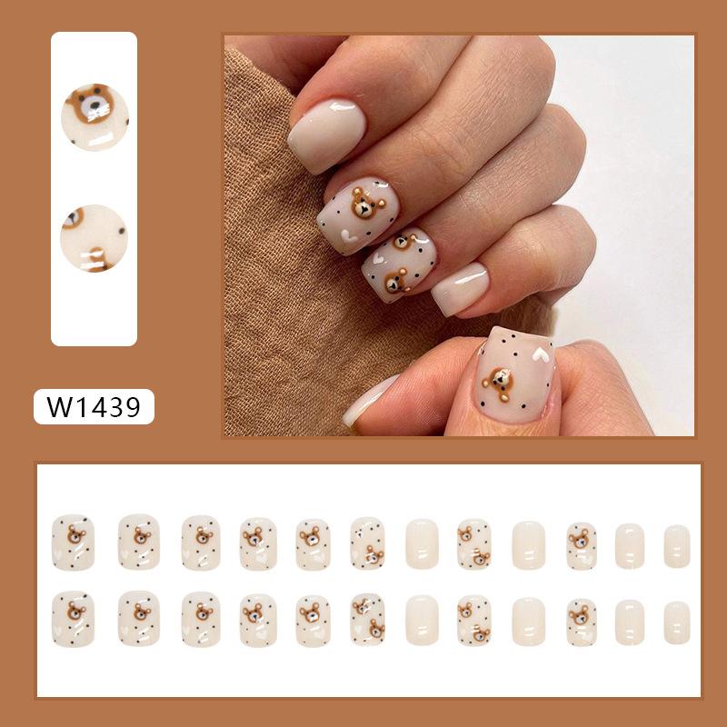 

Autumn and winter cute toffee bear short square European and American autumn white fake nails can be mixed