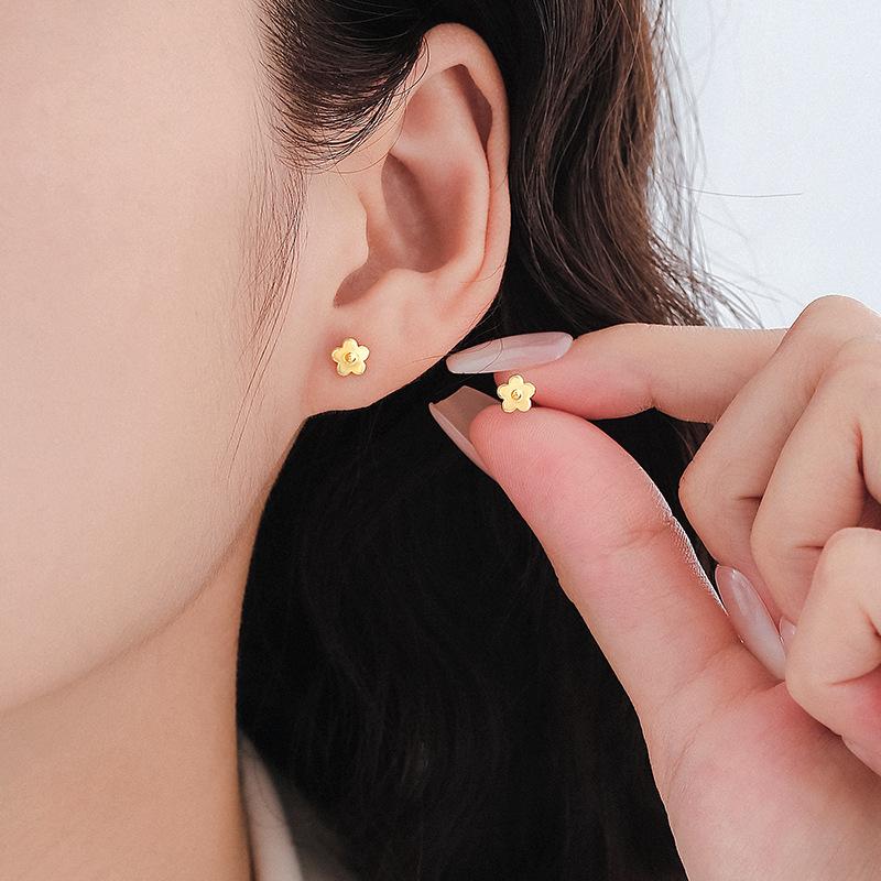 Simple and stylish flower screw earrings light luxury high-end design earrings daily commute versatile earrings