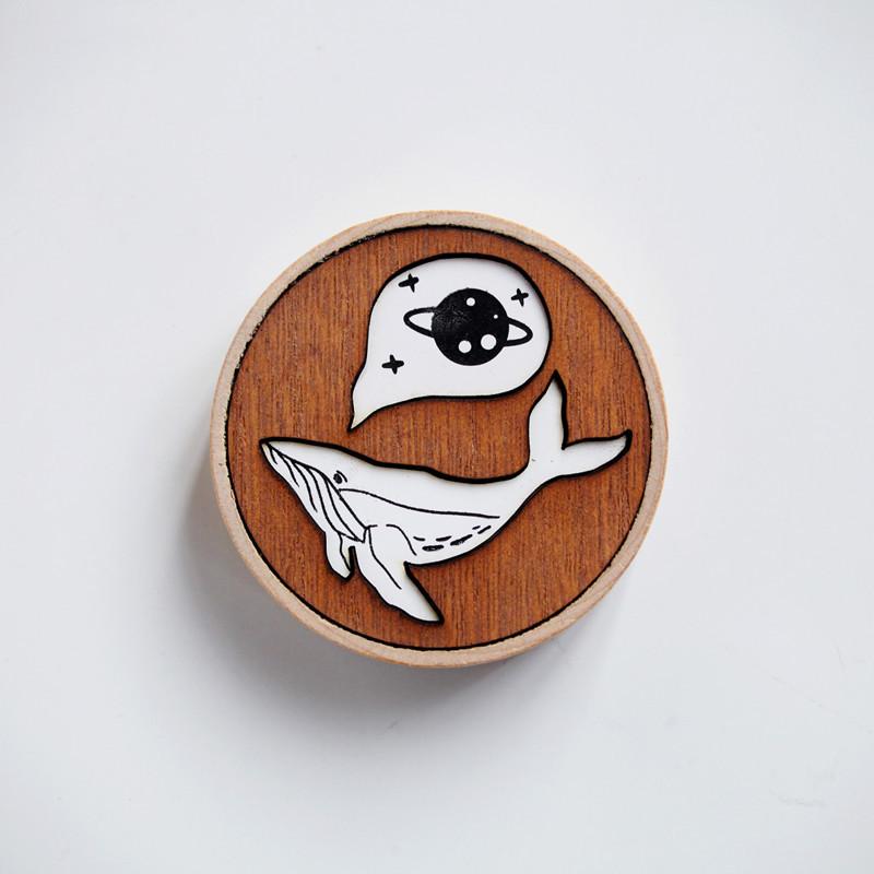 

Creative Personality Magnetic Beer and Wine Bottle Opener with Refrigerator Magnet
