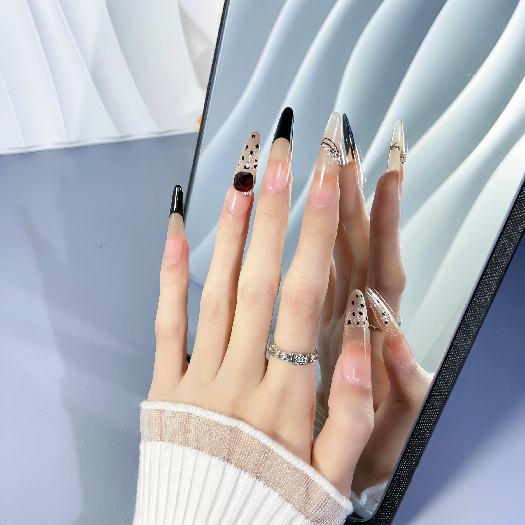 Handmade Leopard Print Gradient Press-On Nails - High-End Nude Style with Large Diamonds, Trendy and Skin Brightening.