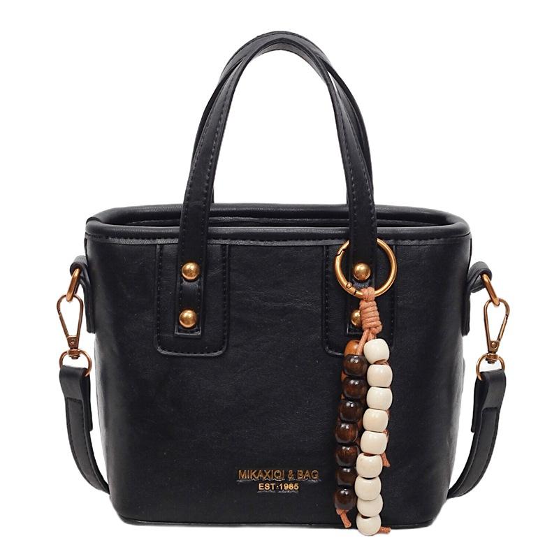 

Hand carrying retro casual bucket bag women s winter new trend fashion shoulder bag high-end women s bag Without pendant чёрный