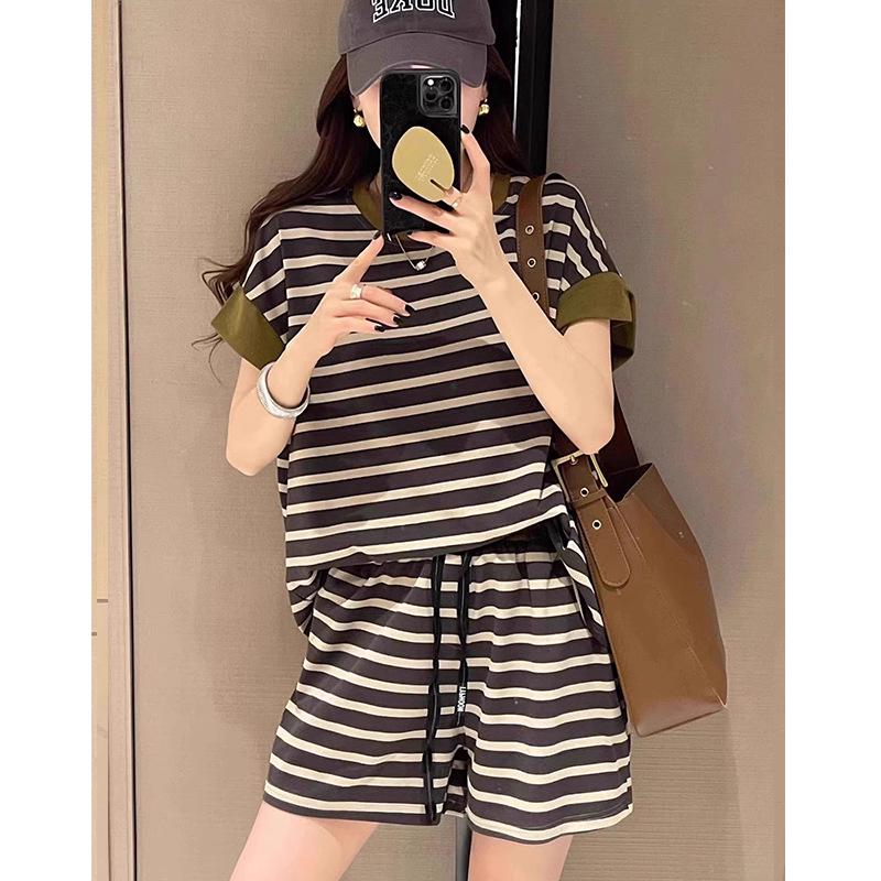 Women's Korean Style Casual Two-Piece Set: Striped Short-Sleeve Sweatshirt, Fashionable and Sporty, Slimming and Trendy.