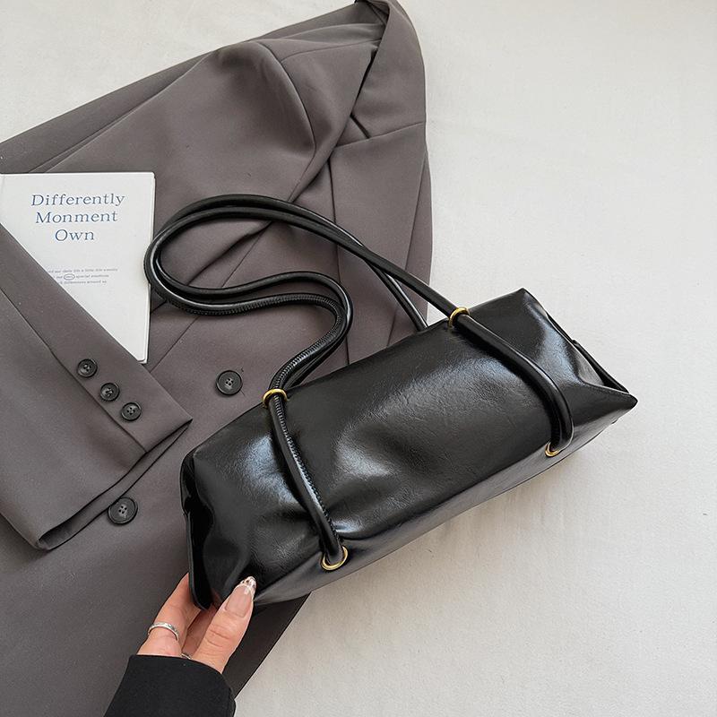 

2025 autumn new fashion foreign style shoulder handbag underarm bag high value women niche pillow bag women