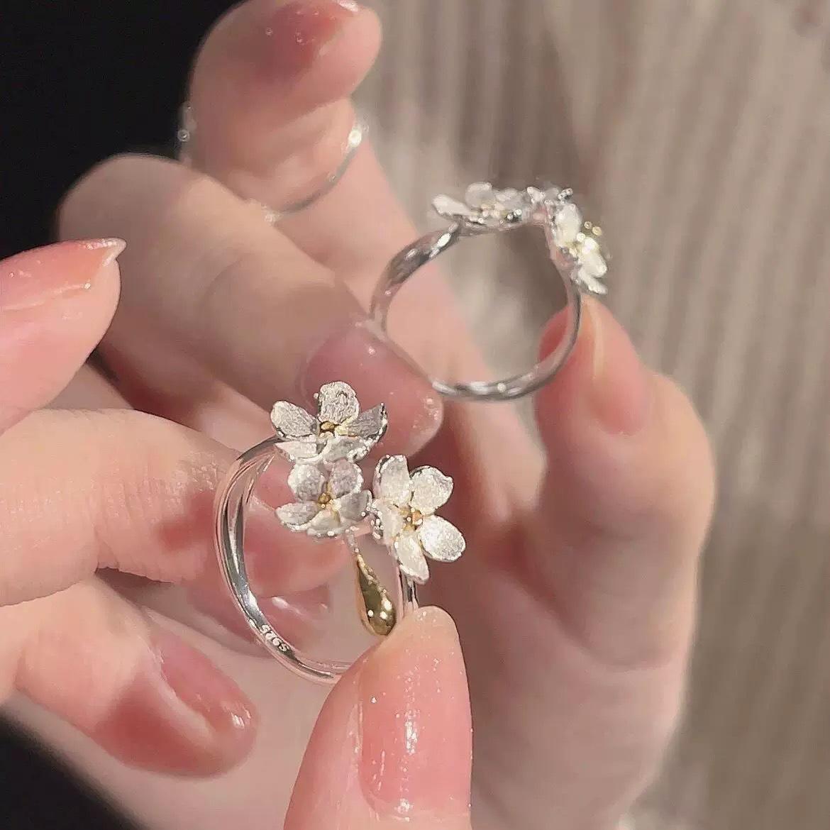Golden Stamen 3D Flower Ring for Women - Elegant Fashionable Stackable Open Index Finger Ring Adjustable Open