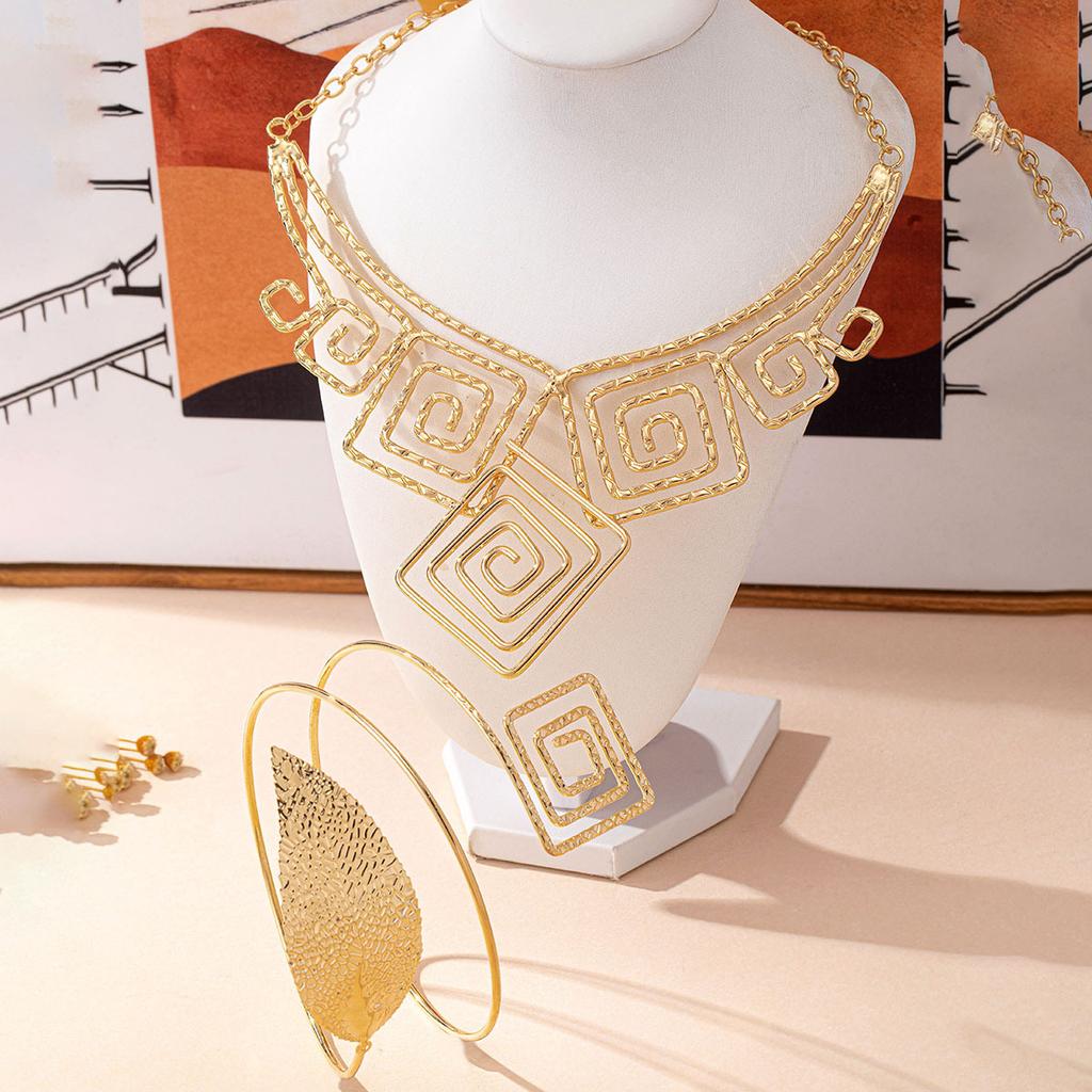 Fashion  Jewelry Set Necklace And Arm Ring For Women Ladies