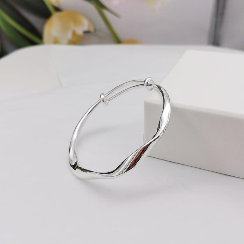 Smooth Push-pull Bracelet for Women's Fashion Twisting Horse Circle, Popular On The Internet, Same Style As Gift for Girlfriend's Birthday